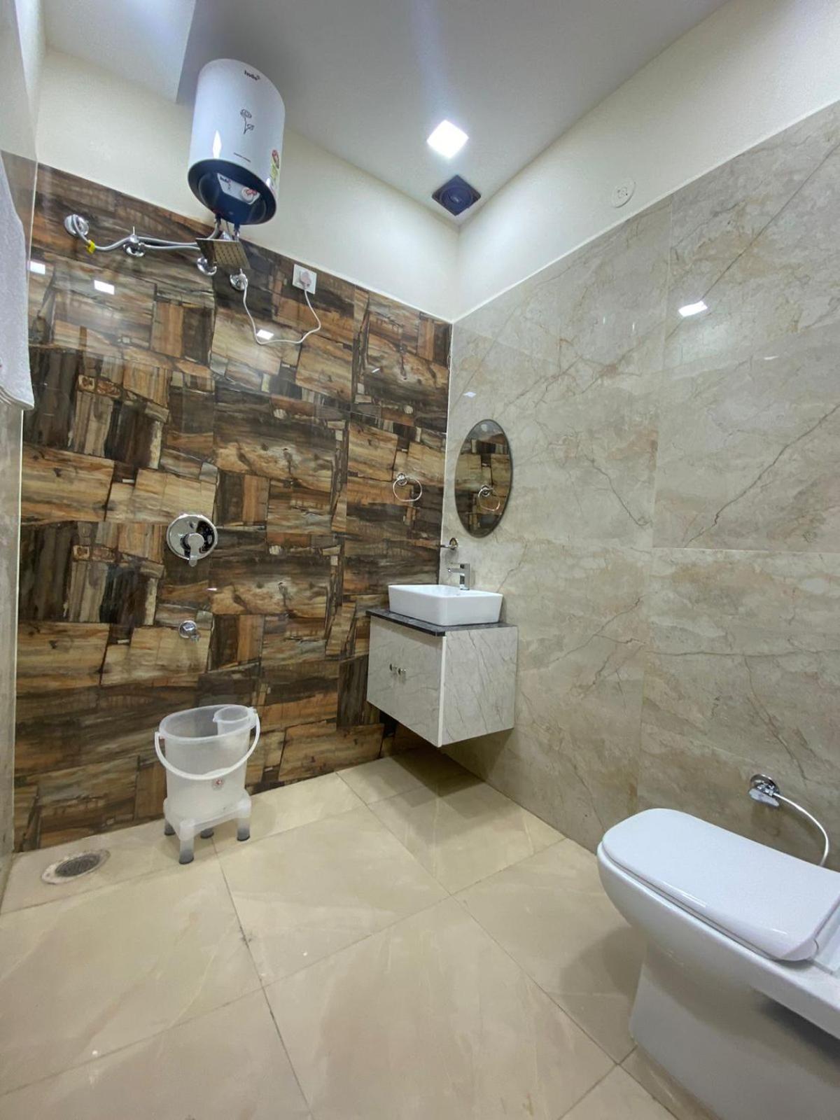 Hotel Woodlark Zirakpur Chandigarh !! Top Rated & Most Awarded Properties In Tricity !! 외부 사진