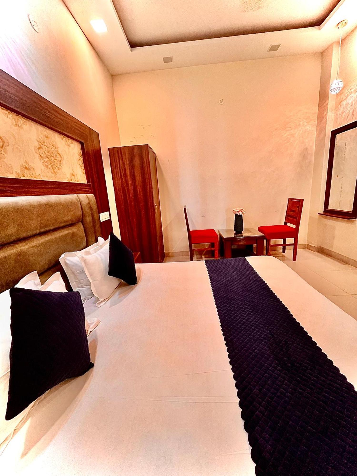 Hotel Woodlark Zirakpur Chandigarh !! Top Rated & Most Awarded Properties In Tricity !! 외부 사진